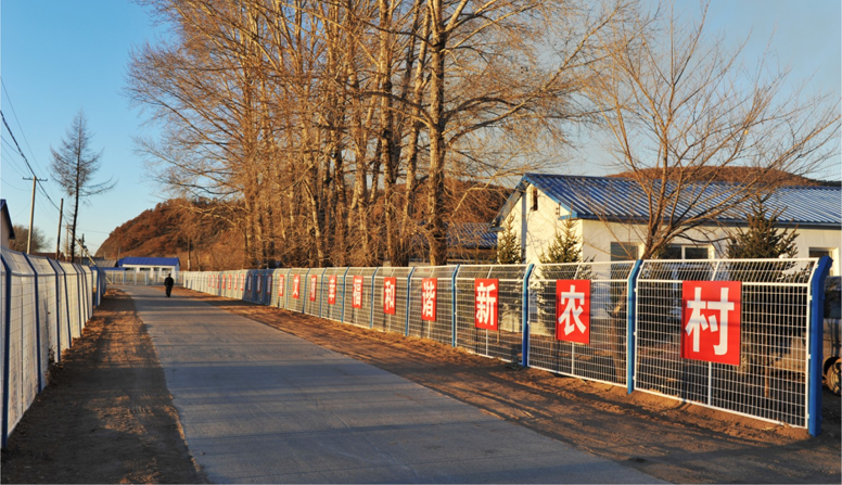 賽罕區(qū)黃合少鎮(zhèn)西討速號(hào)村“十個(gè)全覆蓋”舊呼涼公路環(huán)境整治工程